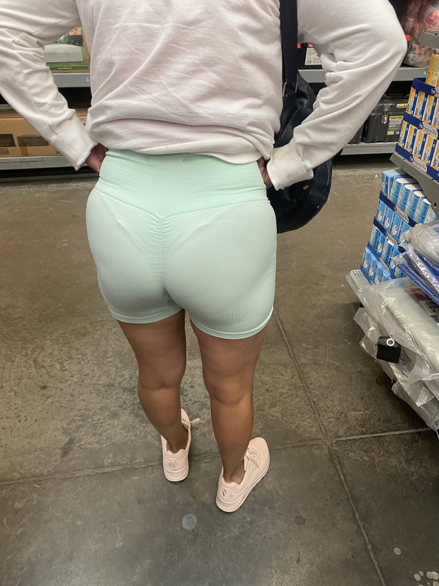 chaparritasex13's tweet photo. De compras 2 https://t.co/eDIMtXD30o