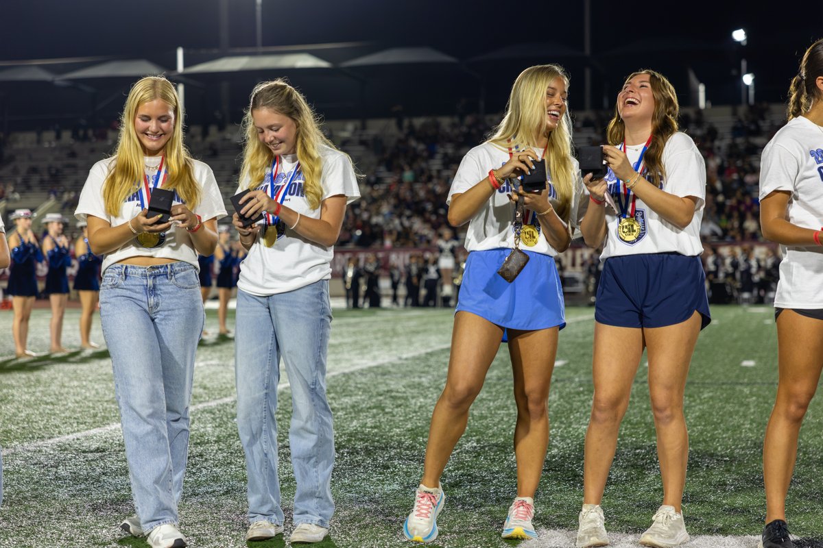 HumbleISD's tweet photo. π·: She's a State Champion I can tell by her Ring! π #UILState https://t.co/w7JAwcESQx
