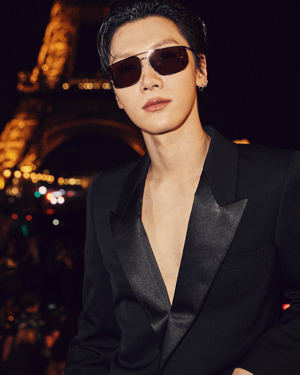 bemindlee's tweet photo. แบรนด์ถ่ายไปกี่รูป ใช้รูปไม่ซ้ำกันด้วย

TEN AT SAINT LAURENT SUMMER27 
#TENforYSLPFW27 #SaintLaurentxTEN https://t.co/wzcUV88G8v
