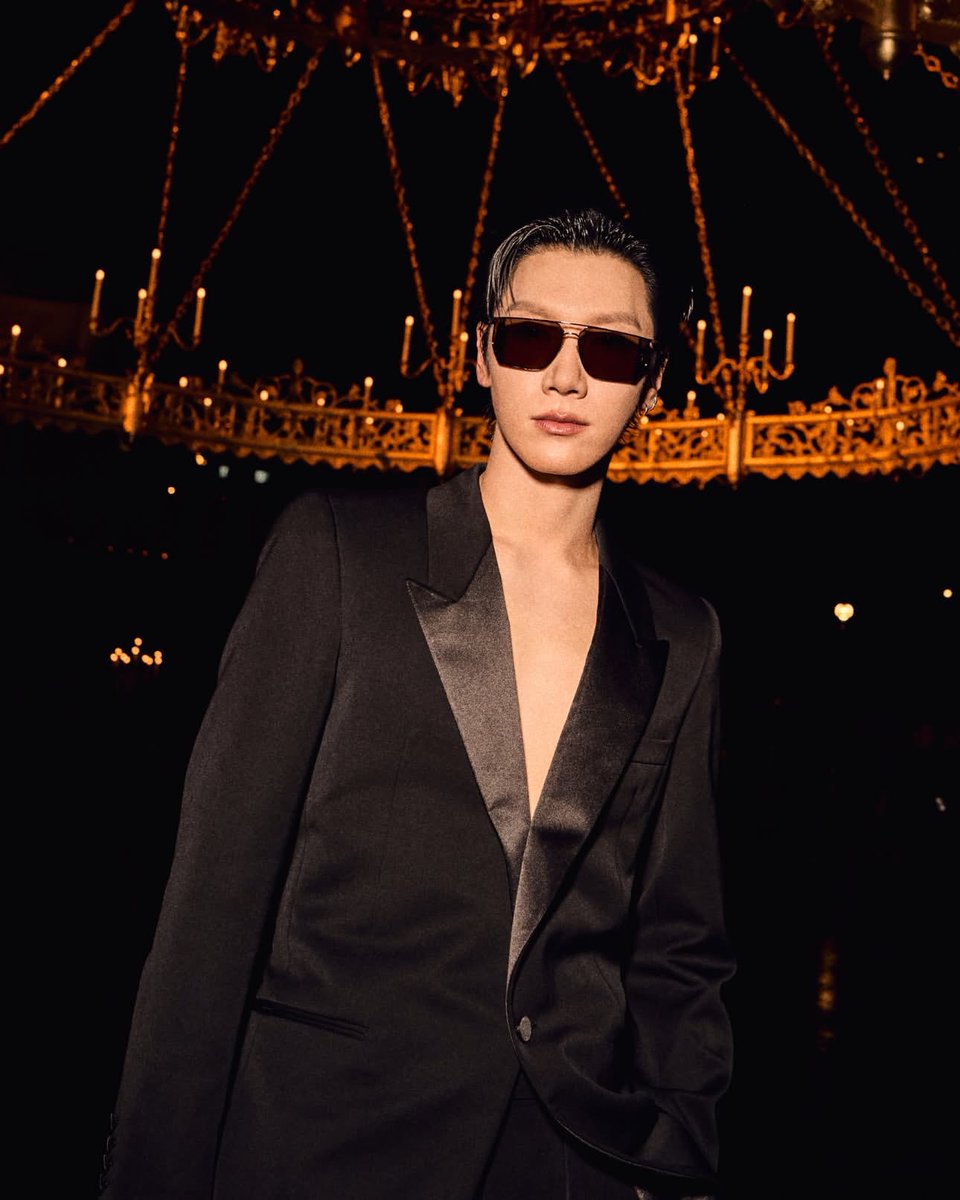 bemindlee's tweet photo. แบรนด์ถ่ายไปกี่รูป ใช้รูปไม่ซ้ำกันด้วย

TEN AT SAINT LAURENT SUMMER27 
#TENforYSLPFW27 #SaintLaurentxTEN https://t.co/wzcUV88G8v