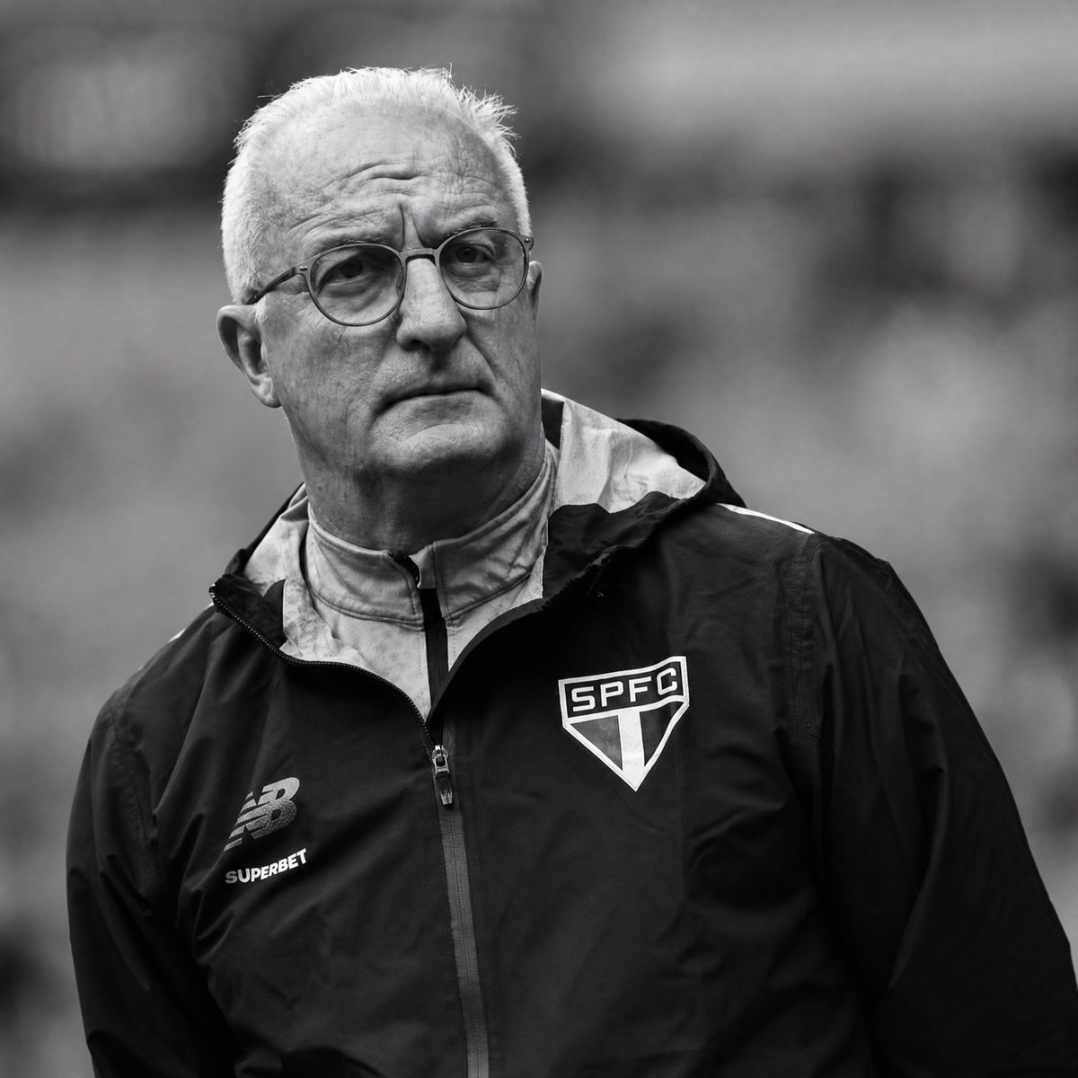 sp100qualidade's tweet photo. 🚨🚨BALANÇOU!!

Após a derrota no Sansão, Dorival Junior balançou a rol4 no vestiário

Alguns jogadores ficaram assustados com a postura do técnico de 64 anos que estava bastante alterado. https://t.co/psqy1851X3