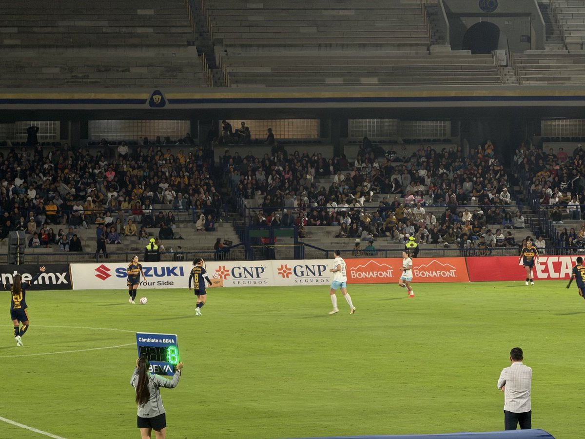 CantaloCamacho's tweet photo. Mal arbitraje hoy en el Pumas vs Tigres Femenil. 

Pumas fue acuchillado en todo el partido. https://t.co/CBZdFMgtTI