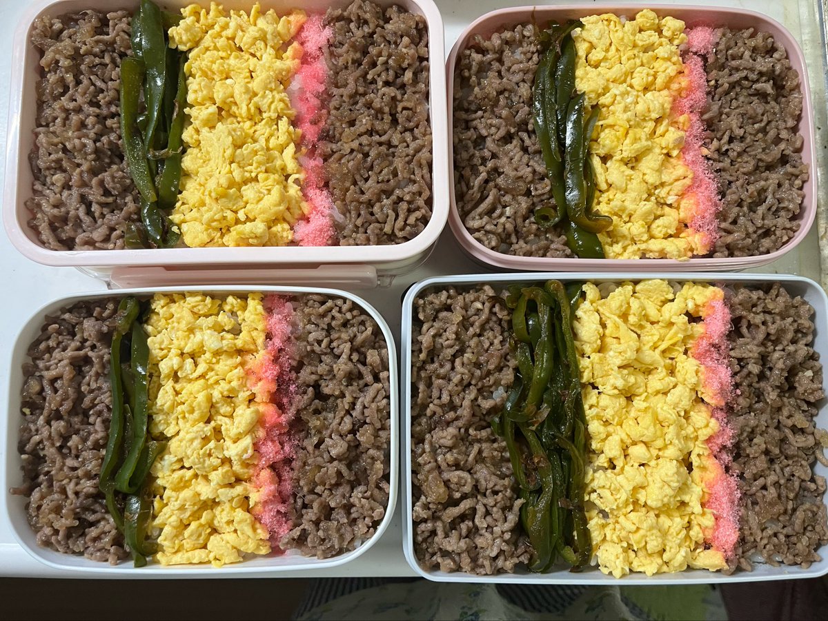 artoraman's tweet photo. #お弁当記録

運動会弁当

🍀合挽きそぼろ
🍀ピーマンおかか炒め
🍀卵そぼろ
🍀桜でんぶ
🍀桃ゼリー🍑

運動会は快晴☀️ https://t.co/l4MeT1JjJN