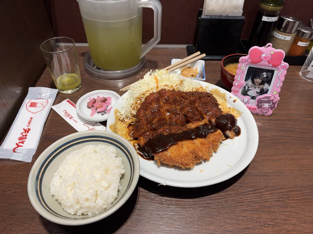 enricomew705's tweet photo. 推しの指示通りに味噌カツを食べてる！

#みゅうがまもる https://t.co/00nG6k9XbO