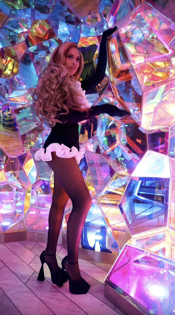 B7Album's tweet photo. She’s glowing https://t.co/a3zNyXWTtL