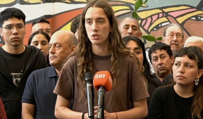 ErizoCL's tweet photo. @St3phn la dirigenta de tu marcha es una weona llamada Laura Mlynarz, que es tan cuica que no podi ni pronunciar su apellido
la weona fue nombrada por políticos por ser la hija del ex-gerente de ENAMI, podría becar a la mitad de la carrera con su mesada pero le gusta mas el poder https://t.co/RLW1ttbHba