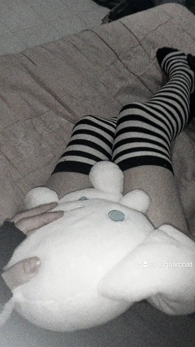 Luminous3400's tweet photo. Femboy Friday!!!!!! ˃ 𖥦 ˂ ❤ https://t.co/E1ZyCd4jgz