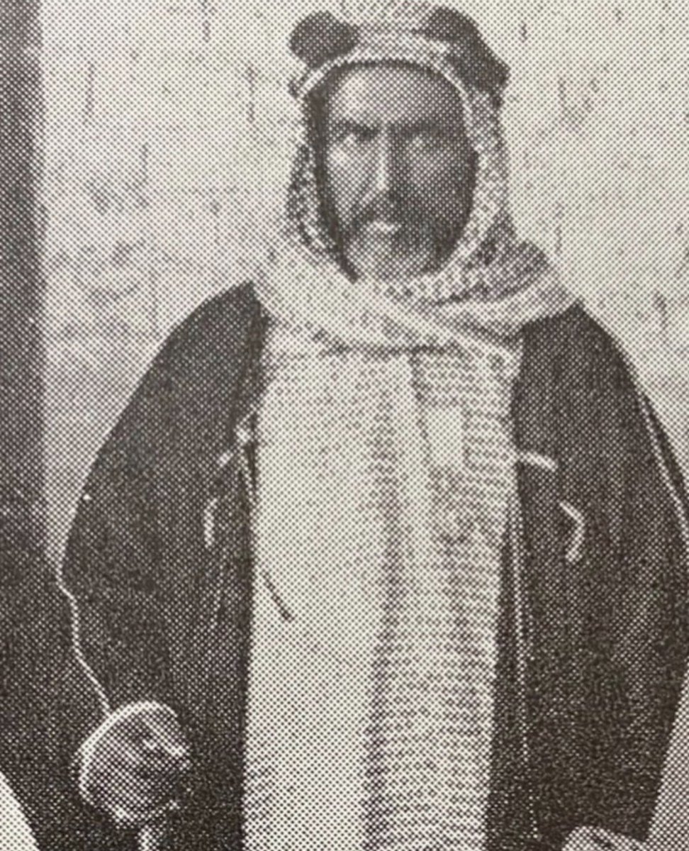 Ansabku's tweet photo. ( صفوان وأم قصر في وثيقة بريطانية سنة 1918 )

وثيقة بريطانية من سنة 1918 تضع صفوان وأم قصر في صلب مسألة السيادة وتصف القضية بأنها مسألة الملكية السياسية الدائمة لهذه المواقع ثم تقول بعبارة صريحة إن التعهد البريطاني يضع بريطانيا عمليا في موضع الاعتراف بسيادة الشيخ سالم المبارك على صفوان وأم قصر كما على بوبيان واللافت أن الوثيقة نفسها تذكر أن تسوية 1913 كانت قد أخرجت صفوان وأم قصر من أراضي شيخ #الكويت المباشرة وألحقت بهما بولاية البصرة ثم تعود بعد ذلك لتقرر أن التعهدات البريطانية اللاحقة غيرت هذا الموقف ودفعت باتجاه الاعتراف بسيادة الشيخ سالم عليهما ولهذا فالقيمة الحقيقية لهذه الورقة ليست في أنها تسجل مطالبة كويتية بل في أن جهة بريطانية رسمية سنة 1918 استخدمت كلمة السيادة نفسها عند الحديث عن صفوان وأم قصر وهي كلمة لا تحتمل معنى الملكية الخاصة ولا تعني مجرد النفوذ القبلي بل موقف سياسي صريح من وضع الأرض في ذلك الوقت

(وبالمختصر حسب هالوثيقة بريطانيا كانت ملتزمة عملياً بالاعتراف بسيادة الشيخ سالم المبارك الصباح على صفوان وأم قصر حاكم الكويت من سنة 1917 إلى 1921)

المصدر :
مذكرة سرية لوزارة الخارجية البريطانية سنة 1918
محفوظة في المكتبة البريطانية
رقمها IOR/L/PS/18/B301