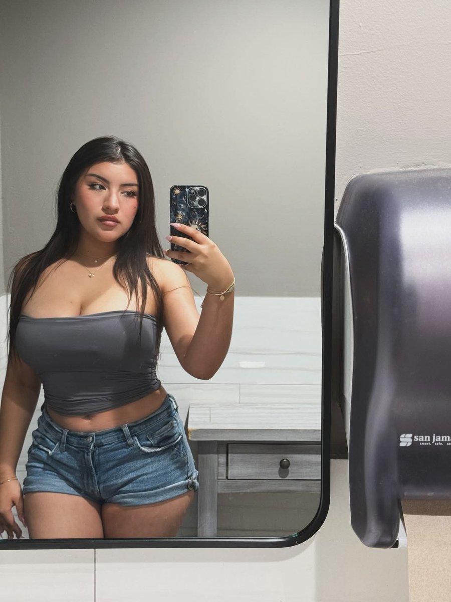 stashformelater's tweet photo. I love her transformation 🤤🤤 https://t.co/EyYXQ0pmhS