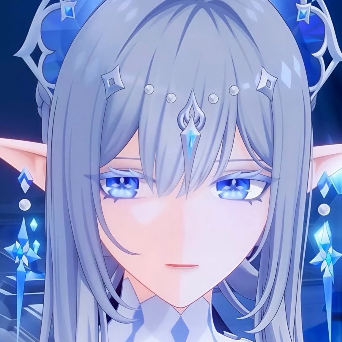 hourlytsaritsa's tweet photo. I absolutely love that her eyelashes and eyebrows are the same silver color as her hair, it makes her look even more stunning https://t.co/hBih5MVLtq