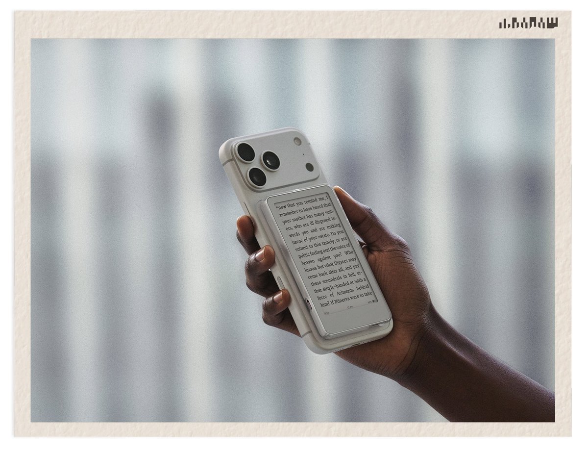stufflistings's tweet photo. Gadget of the Day: The BOOX Picco

Flip your phone over and read a book.

This tiny 3.97-inch e-paper reader attaches with a magnetic case. It has physical page-turn buttons and a warm/cool front light. https://t.co/U3WINTL5bu