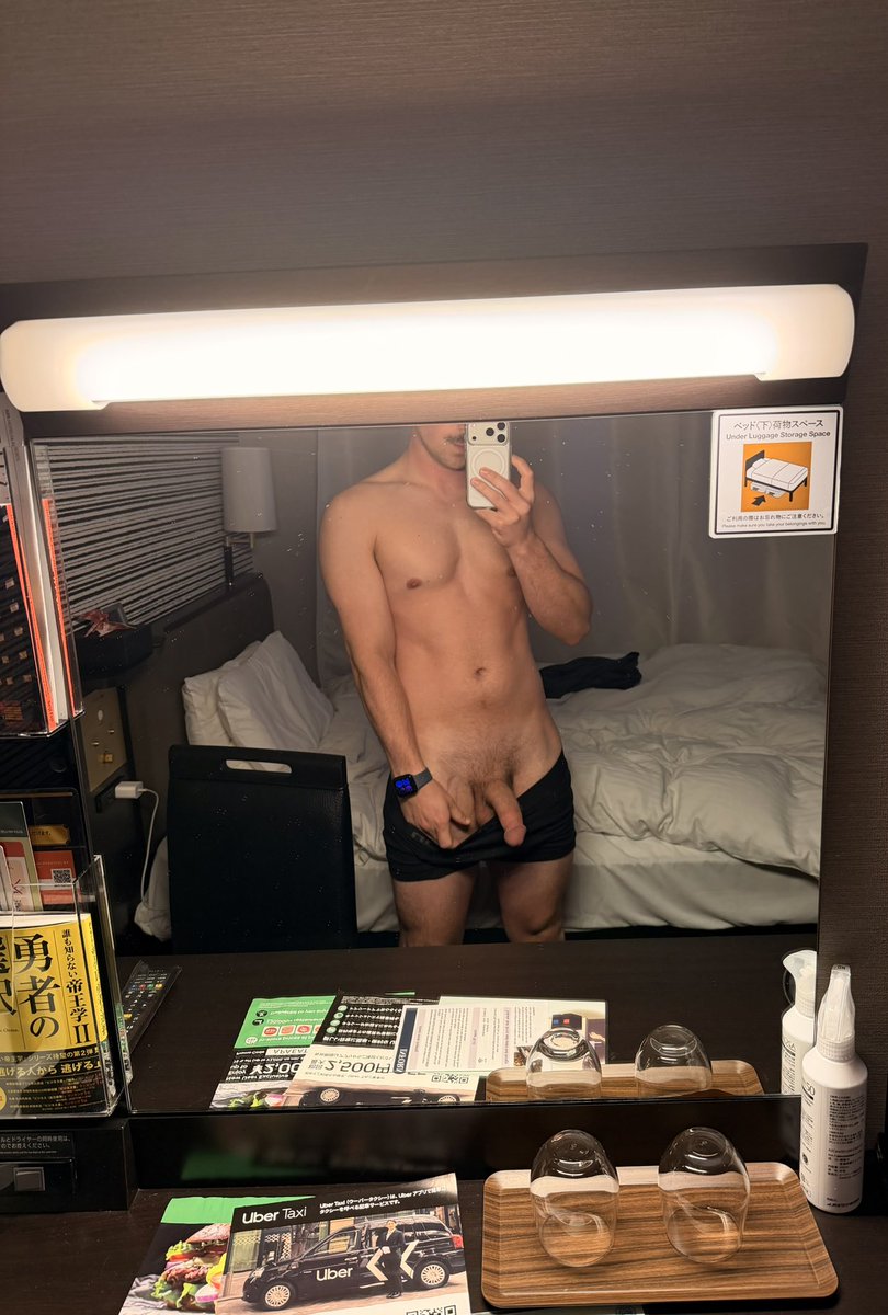 yvrverss's tweet photo. I get horny when travelling alone https://t.co/48SOYuMDpa