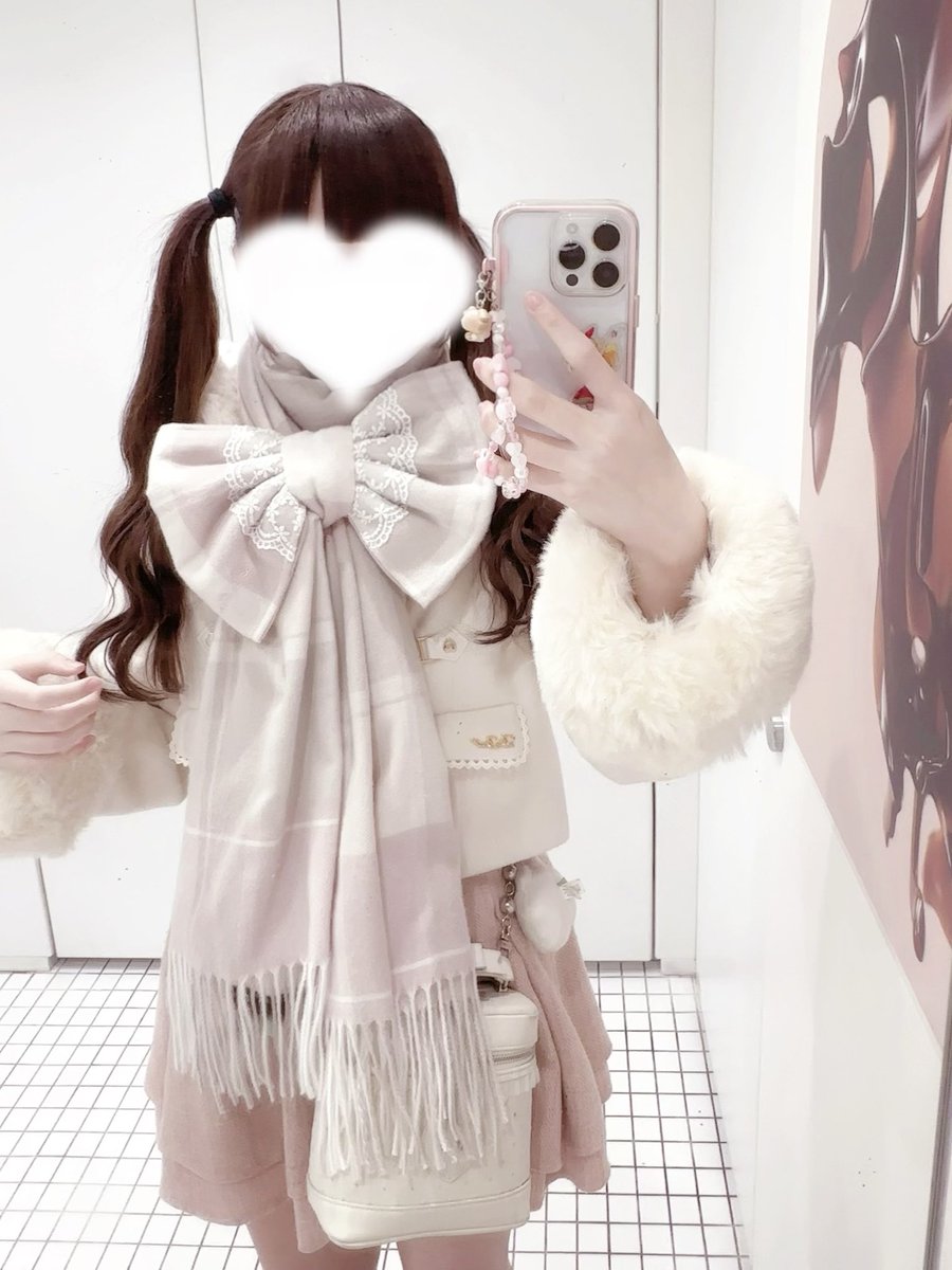 nyal2c's tweet photo. LIZLISAのマフラー制服じゃなくても可愛いよ https://t.co/M4Uvc8O6gQ