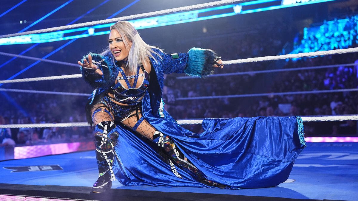 SDevilleLive's tweet photo. The beautiful madness @giulia0221g #Smackdown https://t.co/QRVL2GGOwL