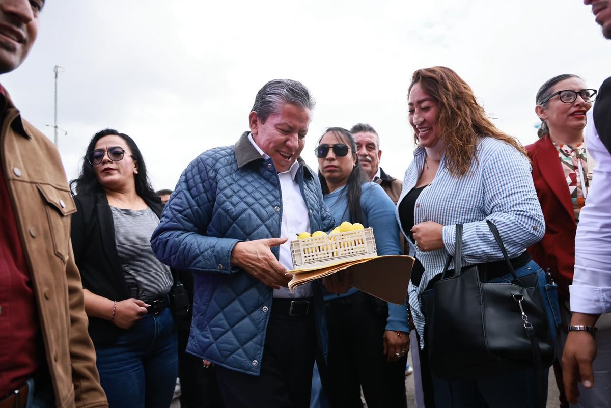 Informacionald4's tweet photo. Agua y drenaje en la Primero de Mayo, dentro de lo anunciado por @DavidMonrealA. Colonia con nombre de fecha patria y servicio básico todavía en futuro. Si el foro sirve para algo, es para que esa obra no se quede en el speech. https://t.co/9ug7hm9zgY