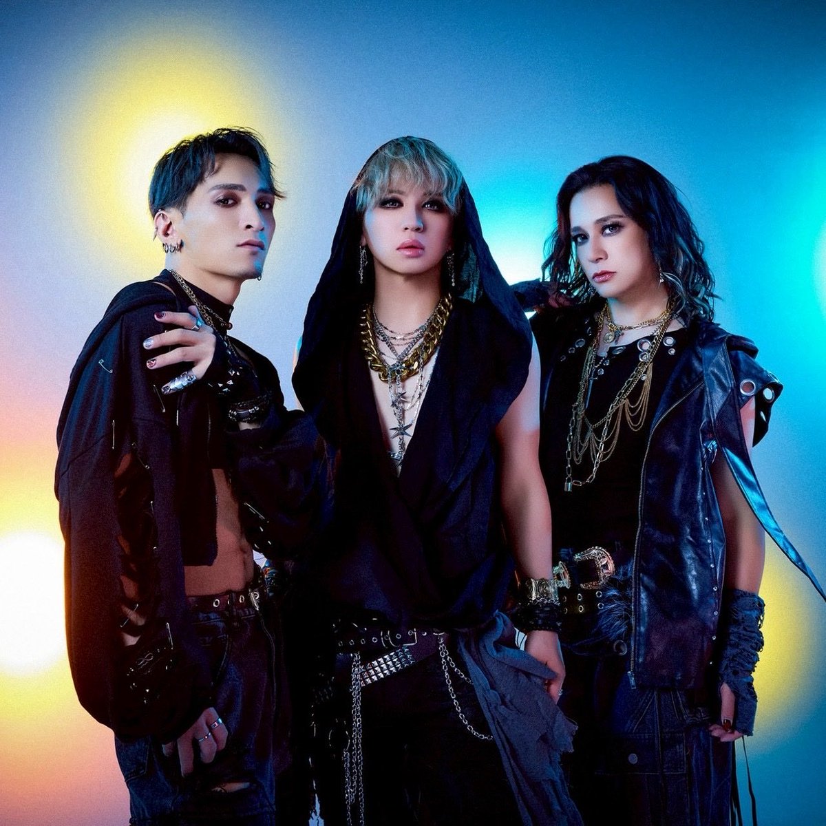 rainbow_festa's tweet photo. ＼出演者発表／11日
ENVii GABRIELLA (エンヴィ ガブリエラ)
音楽をメインとし、バラエティ・ショー・ファッション・アートなどを創り出す、Takassy・HIDEKiSM・Kamusの3人による 総合エンターテイメントユニット。
ピンヒールをトレードマークにしており、ヒールでのステージパフォーマンスも特徴。 https://t.co/0cQcSn1Em9