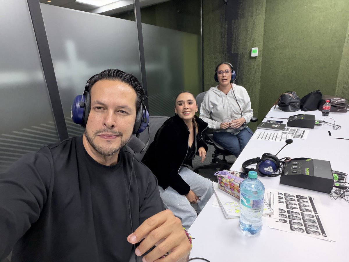 Tamedamus's tweet photo. Ya estamos en la @LigaBBVAFemenil
@Rayadas 🆚 @AmericaFemenil
🎙️
@Sarela8
@marifermora90
@DiegoArmaMedina
#Tame
Acompáñanos CANAL 9, TUDN Y VIX
#EllasEnTUDN https://t.co/rA4jEwhJVH