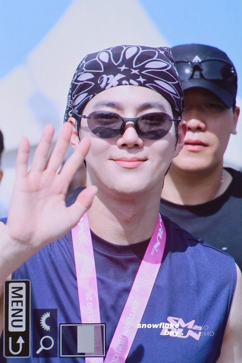 snowflake_boy's tweet photo. 261003 SM RUN

넘 대단,,, 수고해따😍

#수호 #SUHO #준면 #김준면 #スホ #金俊勉 
@weareoneEXO https://t.co/O3UUvDpXlg