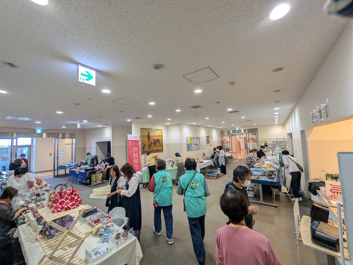 sato_masataka's tweet photo. 半期に一度？のお楽しみ「東村山手づくり小物雑貨市」
朝イチの会場づくりのお手伝いへ。

今日と明日の2日間10時〜16時、東村山駅西口すぐのサンパルネで開催です。 https://t.co/fpkjOQLK6r