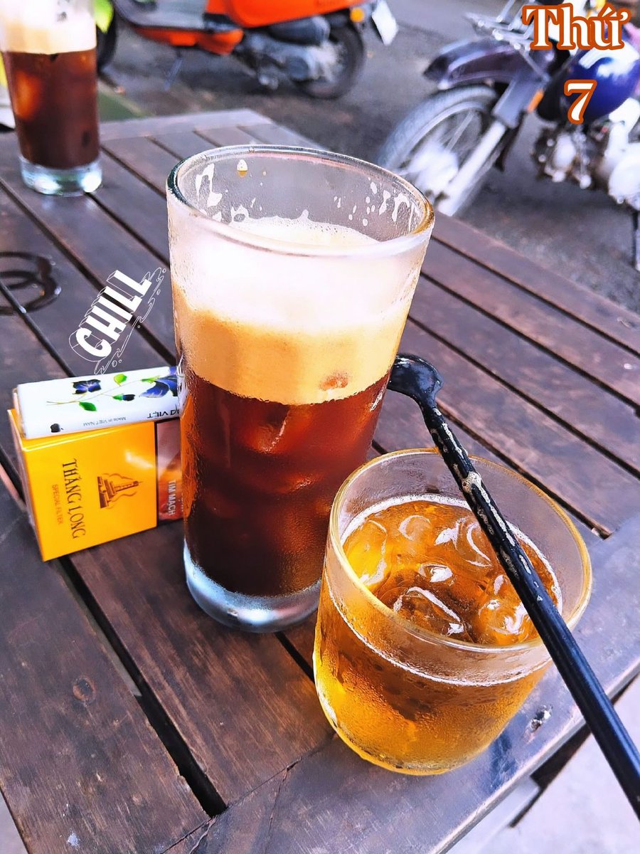 Louisb_crypto's tweet photo. Chiều thứ 7, một ly cà phê đá, một ly trà đá, ngồi vỉa hè nhìn xe chạy. Chill đúng nghĩa.
Chúc mọi người chiều cuối tuần nhẹ nhàng, cà phê ngon, tâm trạng vui nhé.
#cafechieu #thubay #cuoituan https://t.co/4a4bp3YmOS