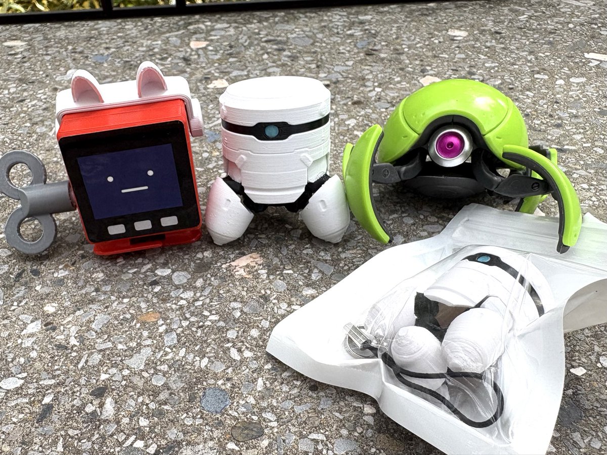 dreamfloppydisk's tweet photo. 色々可愛いロボグッズを買えたので満足 https://t.co/QCbLeBjudf