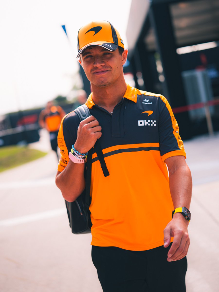 McLarenF1's tweet photo. Arriving for Quali day in Sepang 👋

#McLarenF1 | #BahrainGP 🇧🇭 https://t.co/pTGiQgcUDF