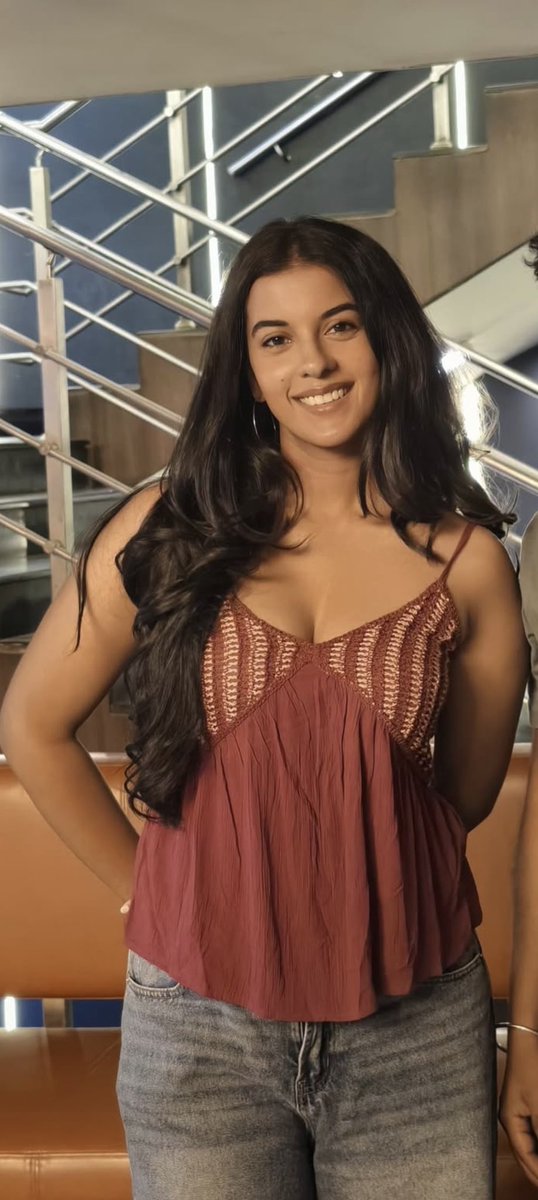 shadowvecna's tweet photo. Aaahh #sigma movie le ivala paathu nalla mood ayiruchu…. Sssh dusky munda ah iruka 🥵🤤 moonjiyu molaiyum thoppazhum ellame semmaya iruku mundai ku …. Vechi seiyalam pole iruke 
#jasonsanjay nalla adichi oothirupan iva mela … #thalapathyvijay #maga #magaanan https://t.co/EpNQpDBR4U