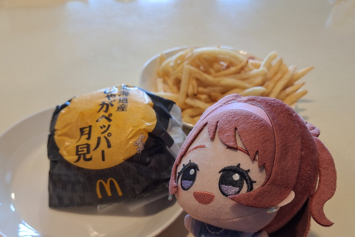 yukari_oniku's tweet photo. (じゃがペッパー月見にポテトまで食べたらさすがに怒られるかな……)

あら、じゃがいもが好きなの？いいわね〜 https://t.co/rVtXCAVbdm