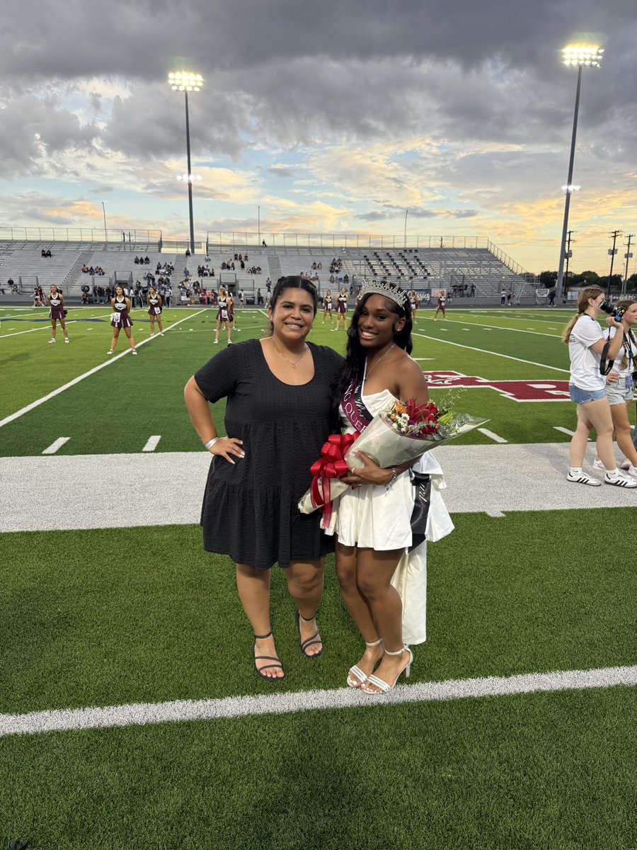 FloresASLGRHS's tweet photo. @LonghornStepper our QUEEN

#WeAreGR https://t.co/w9NeZQPqOy