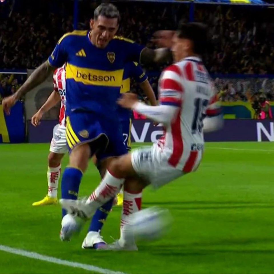 ElPalcoXeneize's tweet photo. Que la victoria no tape como quiere frenar a Boca en los últimos partidos. Por tercer partido consecutivo, Boca fue perjudicado https://t.co/8RXnStdNqH