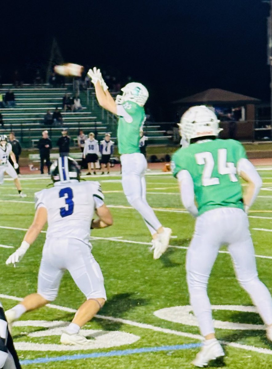 YorkAthletics's tweet photo. Football
Varsity 
Dukes win 18-17 over Downers Grove North in OT
Huge win for the DUKES! https://t.co/lfEXv2qGYG