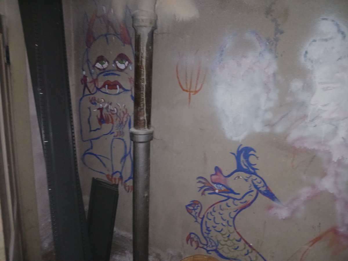 darkenHP's tweet photo. Scary house i investigated. https://t.co/leyefEKIwx