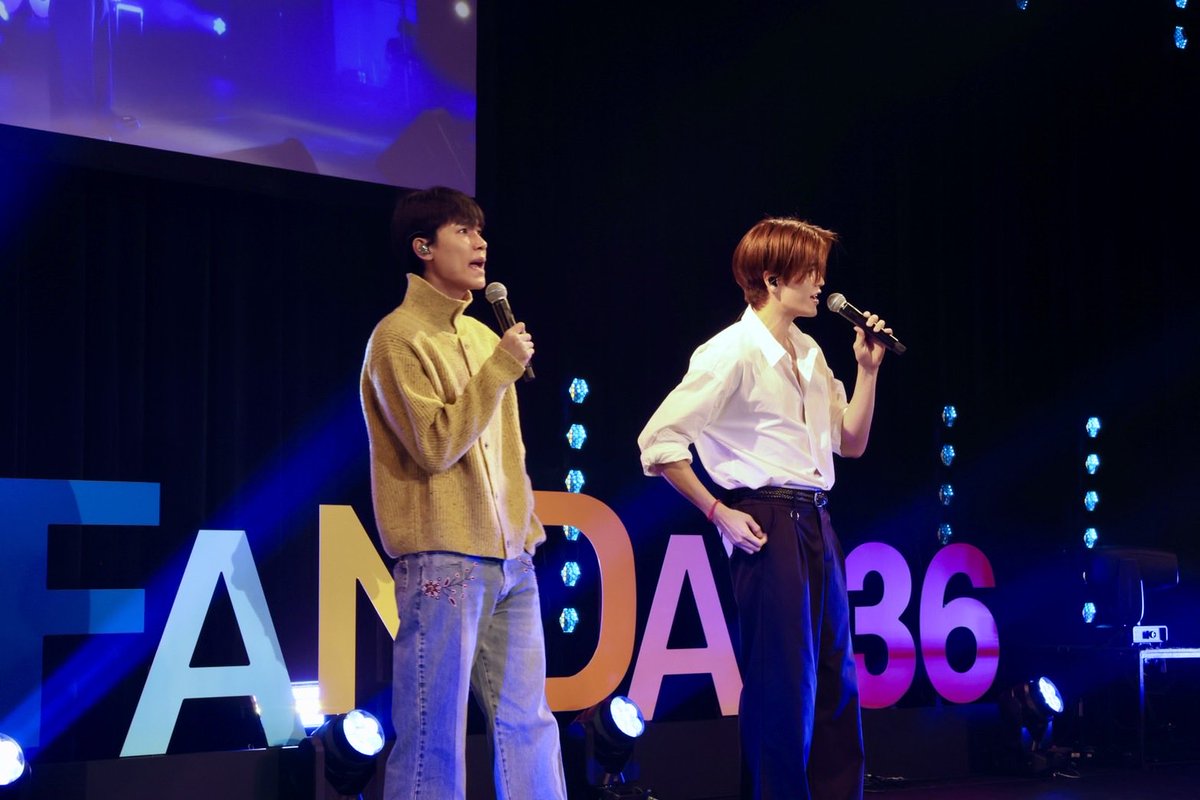 GMMTV's tweet photo. Junior Mark、参上です！
リハも無事に終わって、僕たちは準備万端ですが皆さんはどうですか？準備はいいですか？！
早く会いに来てね。
皆さんに会いたいです！

จูเนียร์มาร์ครายงานตัวครับ ซ้อมเสร็จเรียบร้อย พวกเราพร้อมแล้ว คุณล่ะพร้อมยัง?  รีบมานะอยากเจอมาก! 

#JUNIORMARKxFANDAY36INTOKYO
#GMMTVFANDAY36INTOKYO
#GMMTV
@jnnrrs @Markjrtn
