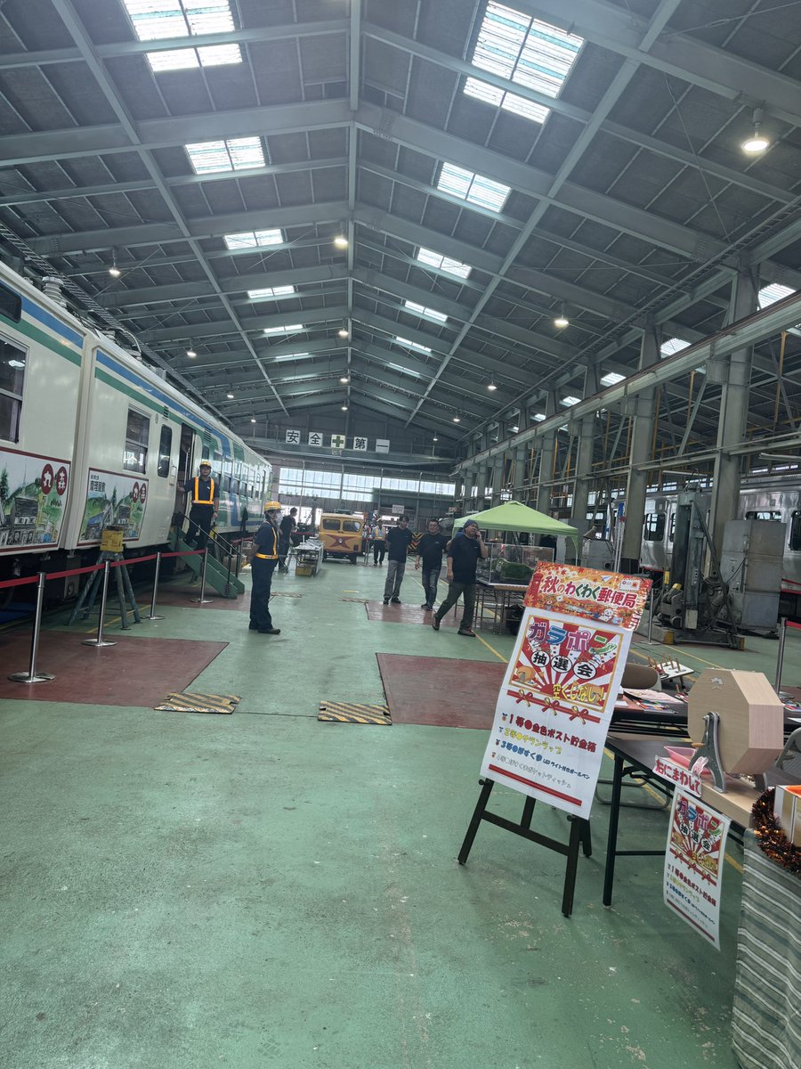 taetaso1's tweet photo. 車両基地見学！
すご！！旧車両もあって感動🥹 https://t.co/ME7UjlmOK1