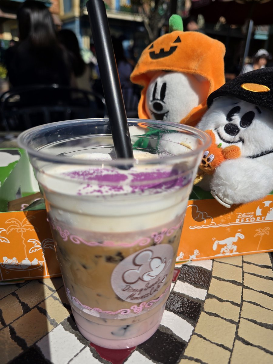 sawako_duffy's tweet photo. 朝イチのボール転がしは最後の穴に落ちてしまいました。まだまだ修行が必要です😅
カフェオーリンズの紫芋のカフェラテおいしかったです🥰暑いですが爽やかな暑さちょうどよかったです☕ https://t.co/cb2MEPOLnA