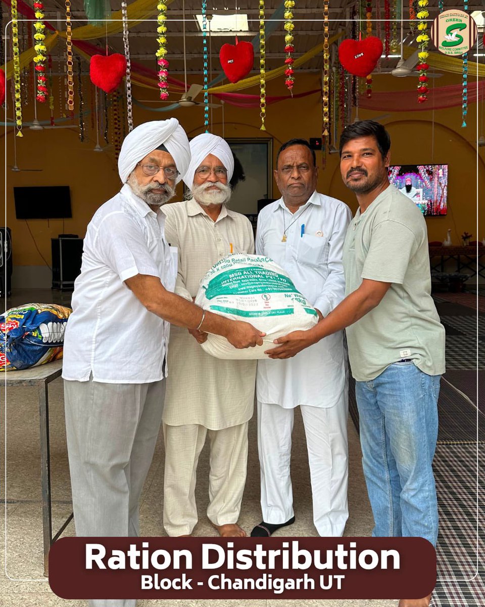 GreenSwelfares's tweet photo. जरूरतमंद की मदद करना ही सच्ची मानवता है। इसी भावना को आगे बढ़ाते हुए, पूज्य गुरु संत डॉ. गुरमीत राम रहीम सिंह जी इन्सां की पावन प्रेरणा पर चलते हुए ब्लॉक चंडीगढ़ UT के सेवादारों ने जरूरतमंद परिवारों को राशन प्रदान कर मानवता का फर्ज निभाया।

राशन की यह छोटी-सी मदद किसी परिवार के लिए कई दिनों की राहत और चेहरे पर सुकून की मुस्कान बन सकती है। ऐसे सेवा कार्य समाज में इंसानियत, करुणा और आपसी सहयोग का सुंदर संदेश देते हैं। 

#RationDistribution #HelpTheNeedy #FoodForNeedy #ServingHumanity #FoodBank #FoodDonation #ShahSatnamJiGreenSWelfareCommittee #Chandigarh