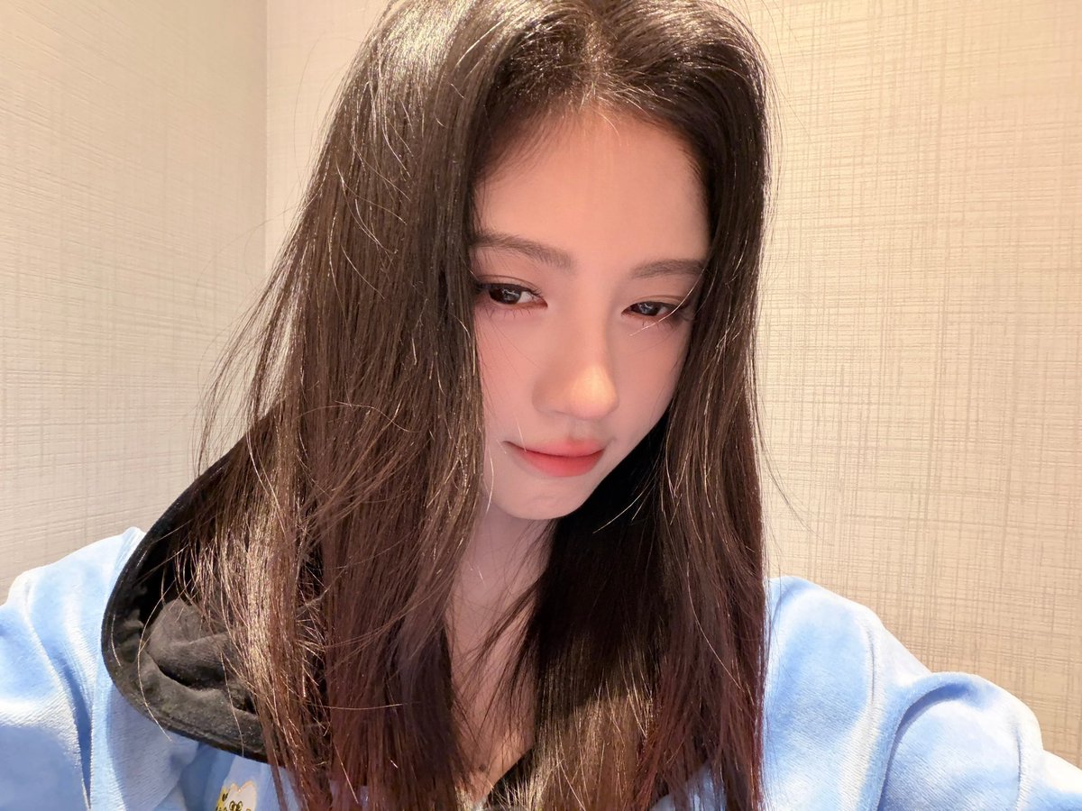 corazon_jy's tweet photo. 261002 쥐징이 인스타그램 업데이트 (2/2)
‘🤳’
#쥐징이 #鞠婧祎 #JuJingyi #จวีจิ้งอี https://t.co/u6wkvnakzP