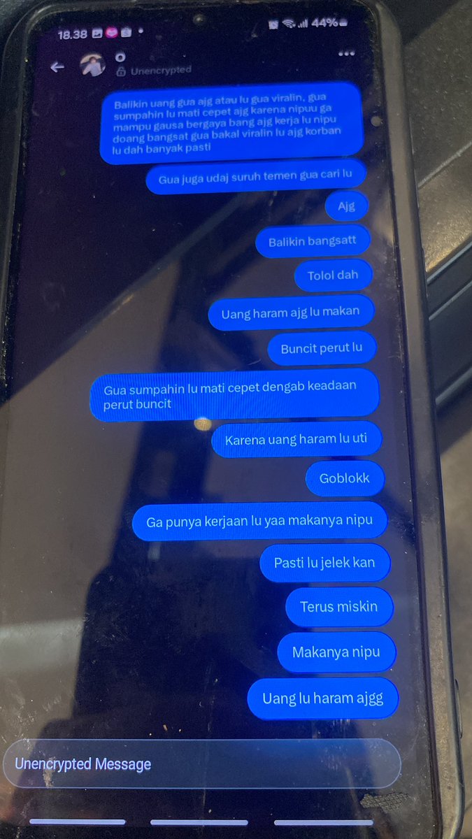 SriHand78047204's tweet photo. Akun scam tiket Lany jakartaa gais hati hati jangan sampe kena kaya aku udah dp malah di blok, chat pake akun lain di blok jugaa wkwkkwk jahat banget orang ga punya duit malah nipu GOBLOKK 

#scam #lanyjakarta https://t.co/CPh8Bi27Mm