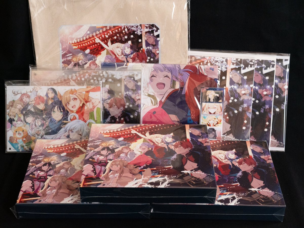 tako_8ryu's tweet photo. 超かぐや姫欲張りセット
（ブルーレイ、ツクヨミ感謝祭クラファン返礼品、公式ショップのアクスタ） https://t.co/nkaweEFjJj
