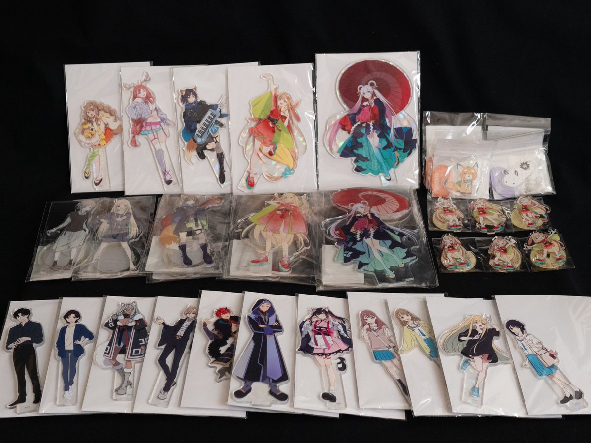 tako_8ryu's tweet photo. 超かぐや姫欲張りセット
（ブルーレイ、ツクヨミ感謝祭クラファン返礼品、公式ショップのアクスタ） https://t.co/nkaweEFjJj