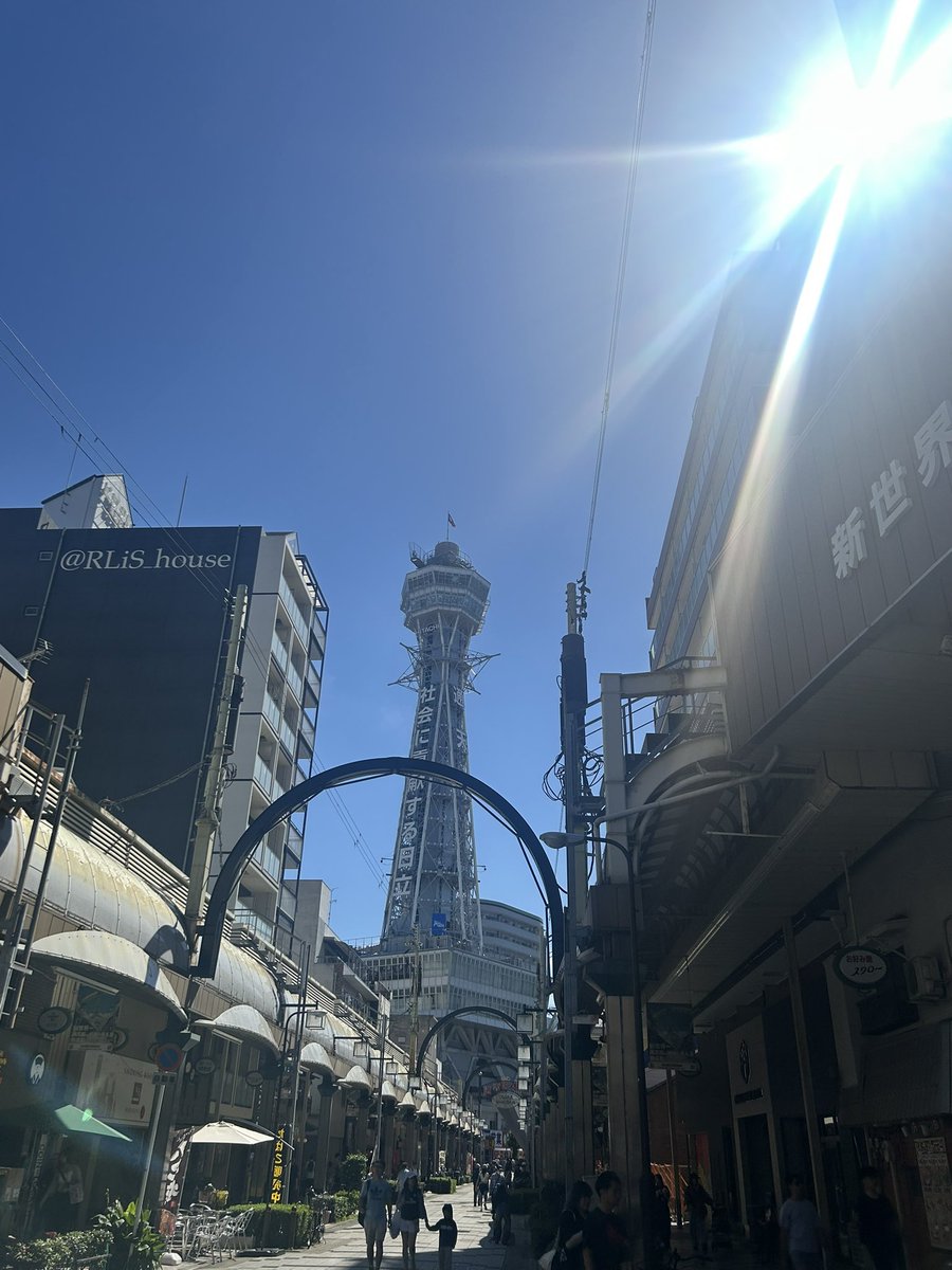 Ento002's tweet photo. 通天閣本道からの通天閣！ https://t.co/9TJPRZYoLi