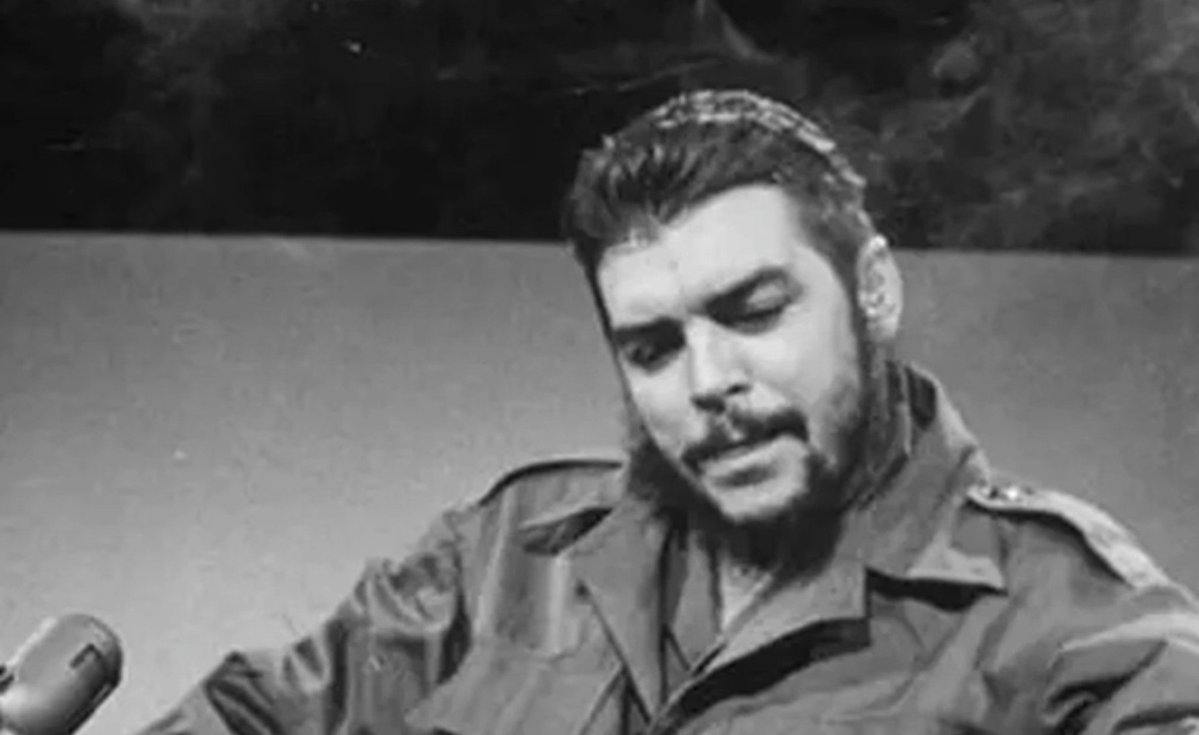 literarrium's tweet photo. A man who stands alone for truth is stronger than a thousand who follow lies.

—Che Guevara https://t.co/0k5kyq5oyN