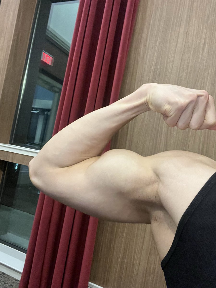 MasterKevMuscle's tweet photo. How much for a strangling session?

#musclealpha #musclegod https://t.co/Kiw9P10VO0