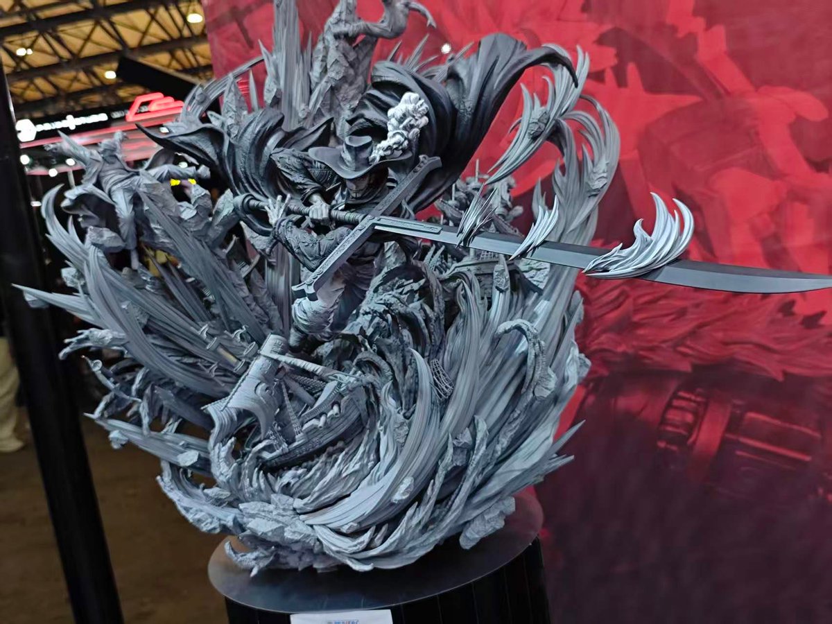 OPMerchandise's tweet photo. Here's a look at the Dracule Mihawk 1/6 Statue from Ryu Studio (@RyuStudioMy).

More info to come.

#OnePiece https://t.co/AOiciospGY