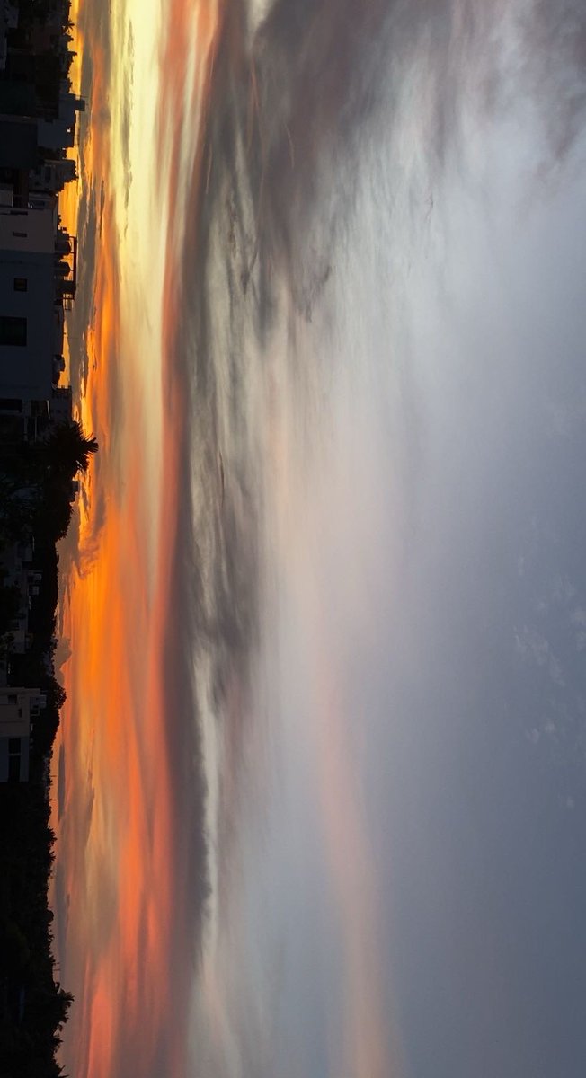 maanyaaa15's tweet photo. just some pretty skies from my gallery <3 https://t.co/AV1SoOw7lg