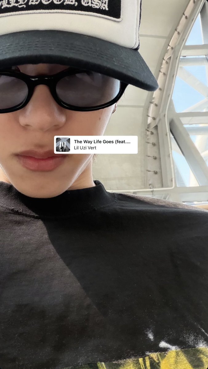 luveeunsx's tweet photo. กี๊ดหล่อมาก แต่ประเทศไทยที่ไม่มีตี๋ป๋อ ชั้นจะอยู่ยังไง💔💔💔💔 https://t.co/3jdfFbX057
