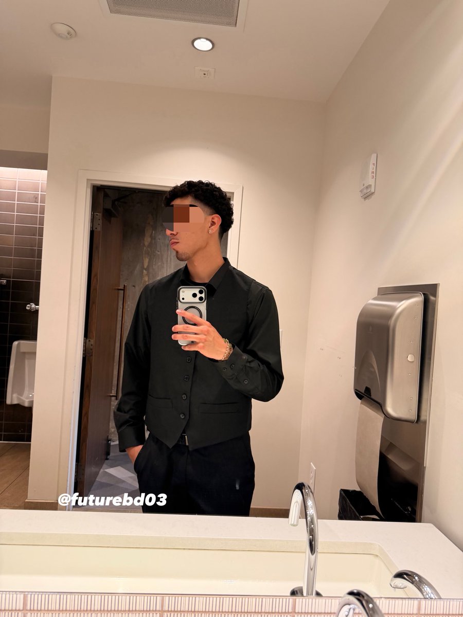 futurebd03's tweet photo. Me as soon as I get off work 🥸 https://t.co/AQTop4Jzse