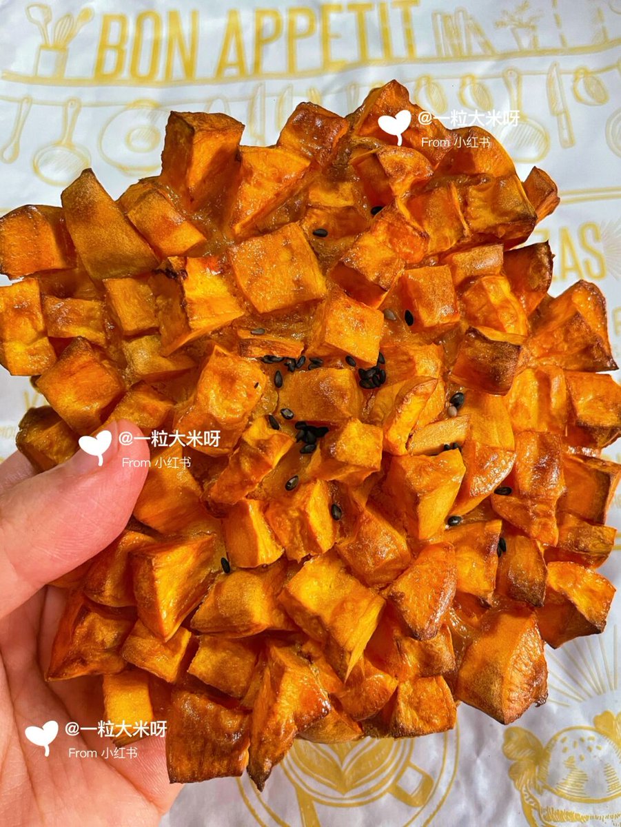 sid__og's tweet photo. A humble Confucian scholar shared a delicious tart during a casual chat with friends. https://t.co/VkplKunsEH