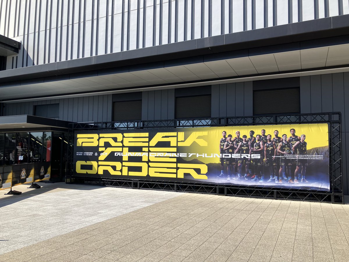Ryotation's tweet photo. オープンハウスアリーナ太田にやってきました！

北関東ダービー #群馬クレインサンダーズ vs #茨城ロボッツ 
開幕週は対照的な結果だった両チームですが、好��ームに期待です👍

シャトルバスではスタジョンのカードをGET❗️今日も攻守に爆発しそうな予感🏀

#スター交通 https://t.co/JerxR3nnYu