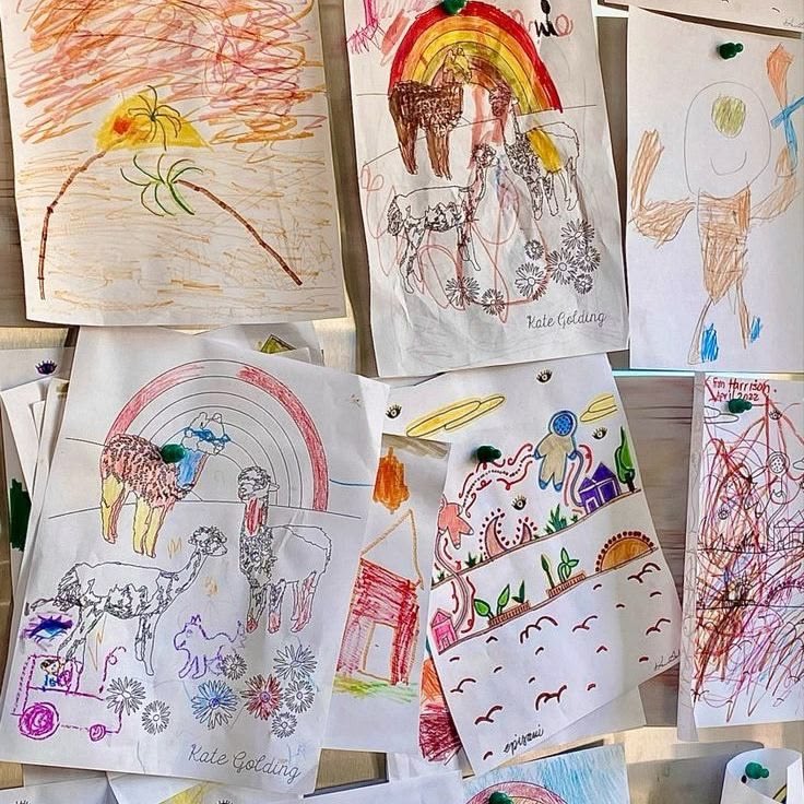 rooswo's tweet photo. MINI AU #briordan | Practicante ✏️

Donde Carrito llega a hacer sus observaciones al preescolar donde Fresita es maestro.

O donde Fresita no espera que Carrito sea amable por la pinta que tiene, hasta que lo ve interactuando con los pequeños y termina enamorado. https://t.co/98MkwIb0Ot